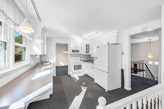 32 Stonewall Dr, Northampton, MA 01060