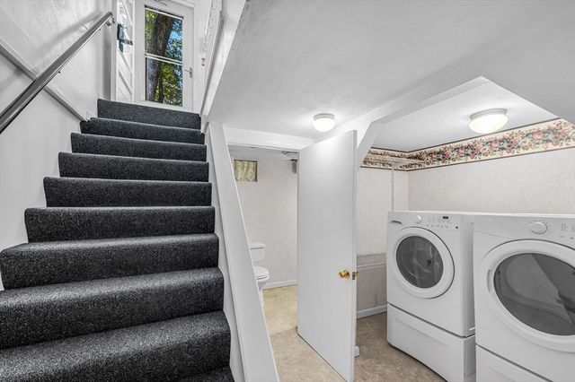 32 Stonewall Dr, Northampton, MA 01060