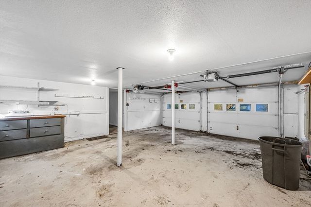 32 Stonewall Dr, Northampton, MA 01060