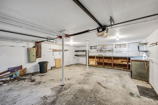 32 Stonewall Dr, Northampton, MA 01060