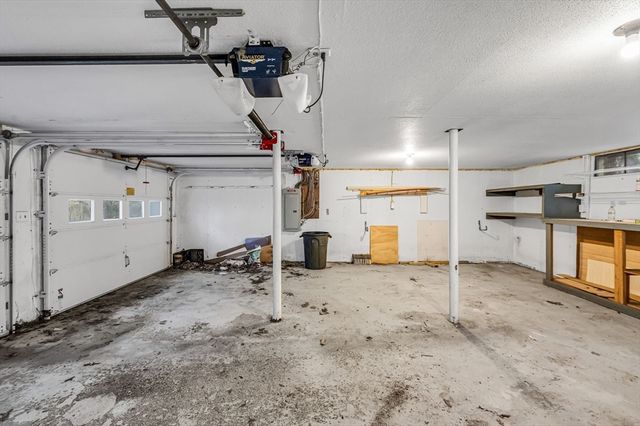 32 Stonewall Dr, Northampton, MA 01060