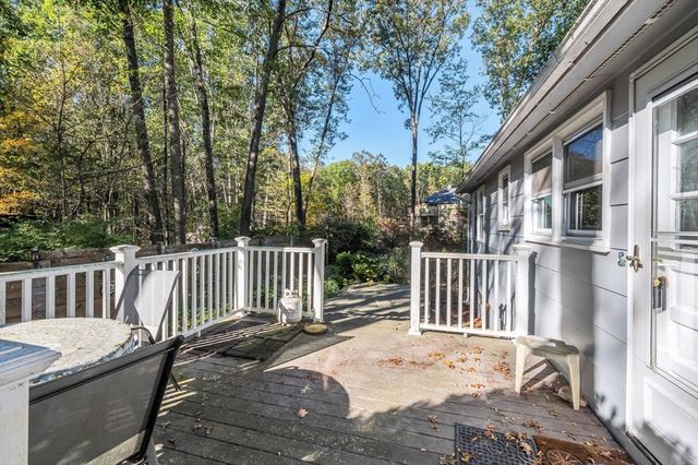 32 Stonewall Dr, Northampton, MA 01060