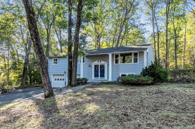32 Stonewall Dr, Northampton, MA 01060