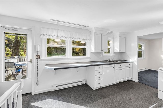 32 Stonewall Dr, Northampton, MA 01060