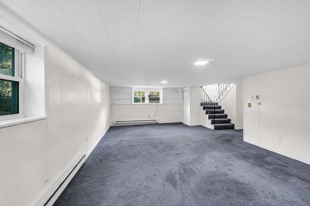 32 Stonewall Dr, Northampton, MA 01060