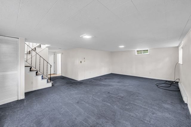 32 Stonewall Dr, Northampton, MA 01060