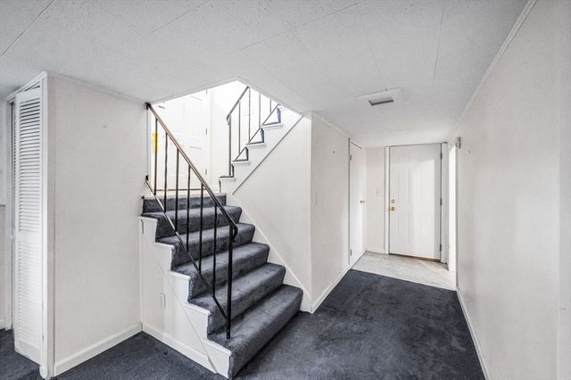 32 Stonewall Dr, Northampton, MA 01060