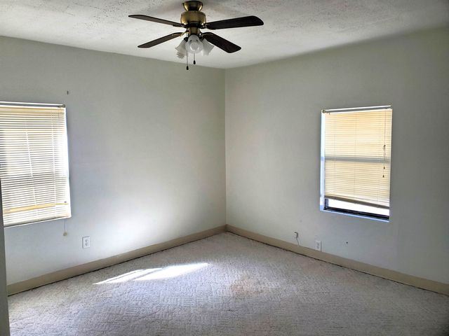 528 N 12th St, Salina, KS 67401