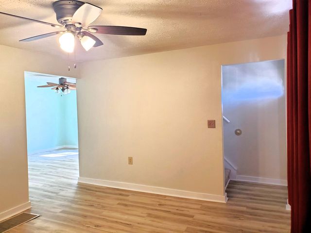 528 N 12th St, Salina, KS 67401