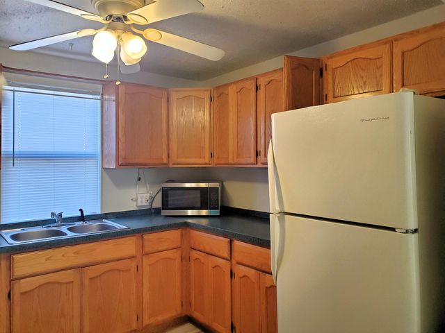 528 N 12th St, Salina, KS 67401