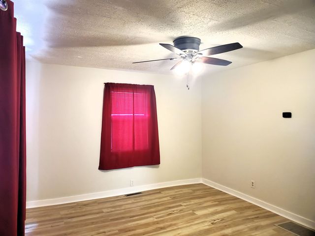 528 N 12th St, Salina, KS 67401