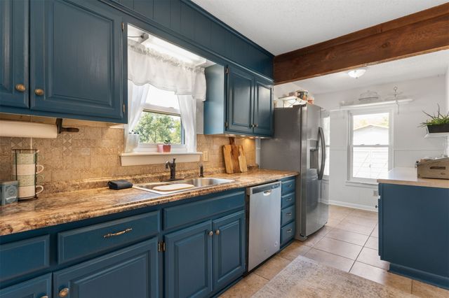 1520 S Lynn Lane Road, Tulsa, OK 74108