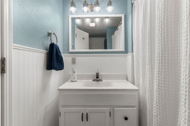 1520 S Lynn Lane Road, Tulsa, OK 74108