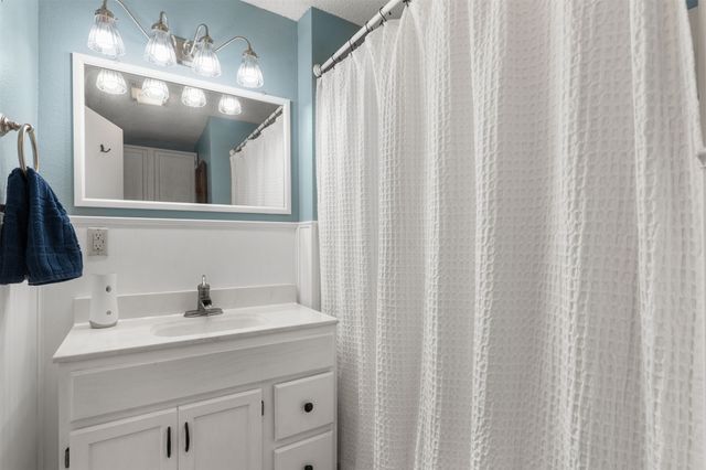 1520 S Lynn Lane Road, Tulsa, OK 74108