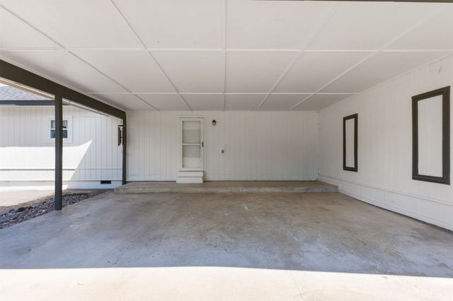 1520 S Lynn Lane Road, Tulsa, OK 74108