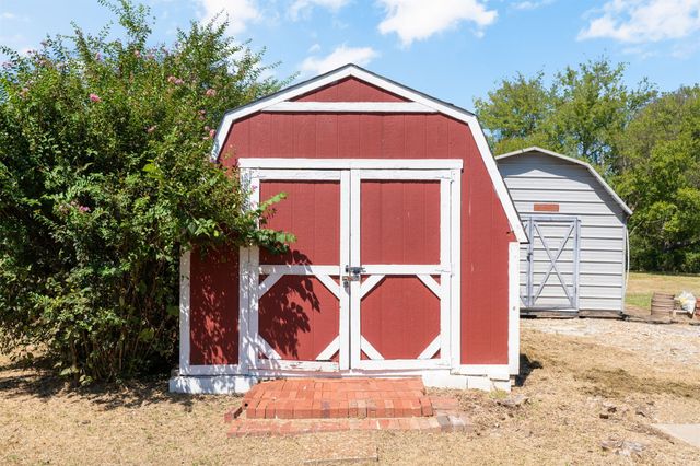 1520 S Lynn Lane Road, Tulsa, OK 74108