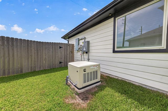 12707 Gabrial Drive, Crosby, TX 77532