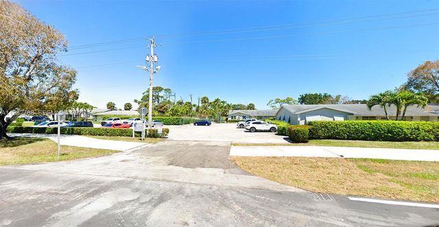 2305 Lowson Blvd B, Delray Beach, FL 33445