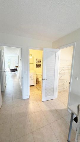 2305 Lowson Blvd B, Delray Beach, FL 33445