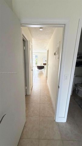 2305 Lowson Blvd B, Delray Beach, FL 33445