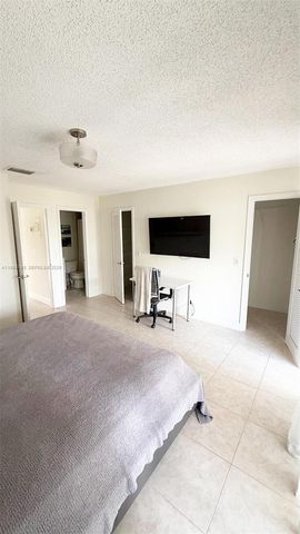2305 Lowson Blvd B, Delray Beach, FL 33445