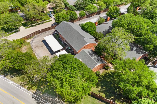 907 Roaring Springs Road 90, Fort Worth, TX 76114