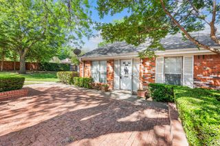 907 Roaring Springs Road 90, Fort Worth, TX 76114