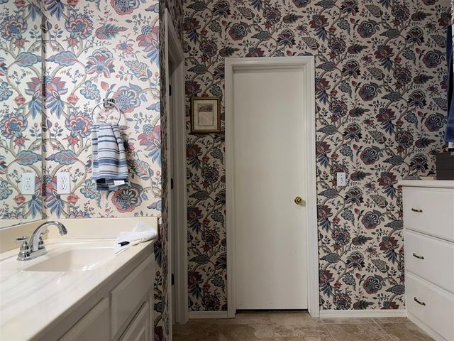 8209 NW 99th Street, Oklahoma City, OK 73162