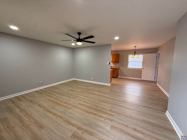 2208 SE Market ST, Topeka, KS 66605