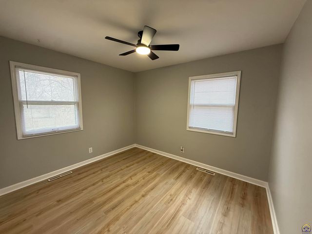 2208 SE Market ST, Topeka, KS 66605