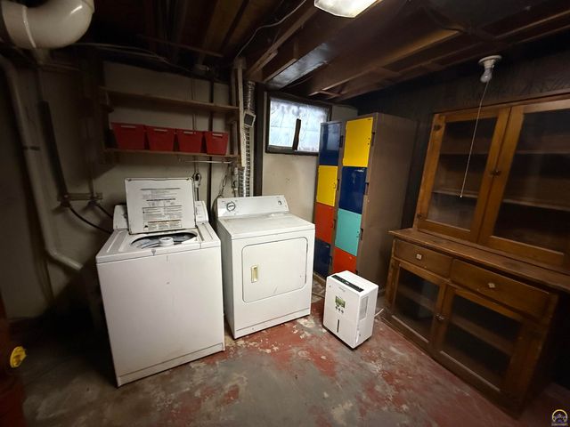 2208 SE Market ST, Topeka, KS 66605