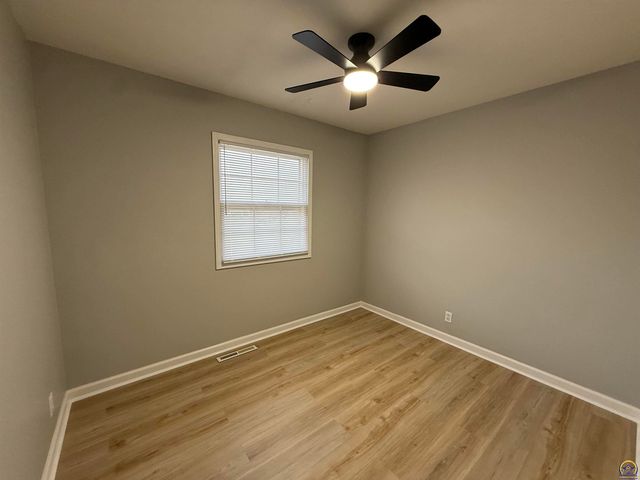 2208 SE Market ST, Topeka, KS 66605