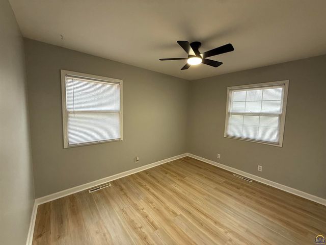 2208 SE Market ST, Topeka, KS 66605