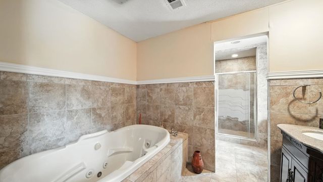 2329 FOXMOOR LN # 7, Memphis, TN 38016