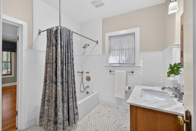 1216 38th St, Sacramento, CA 95816