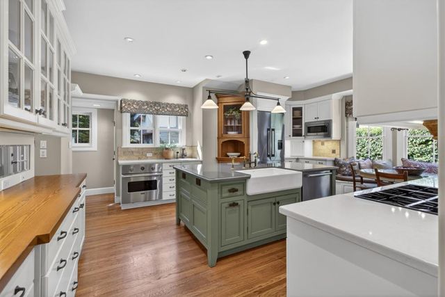 1216 38th St, Sacramento, CA 95816
