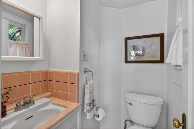 1216 38th St, Sacramento, CA 95816