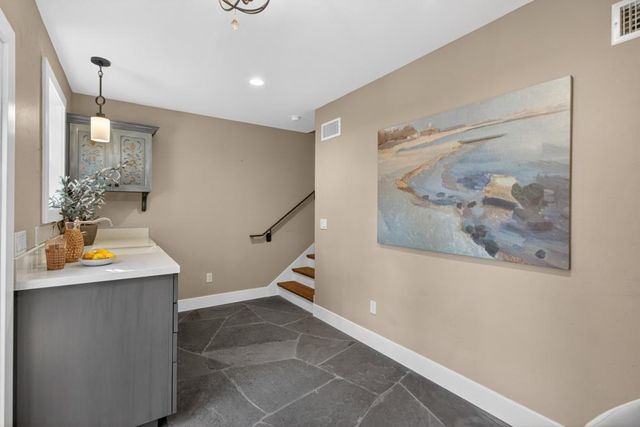 1216 38th St, Sacramento, CA 95816