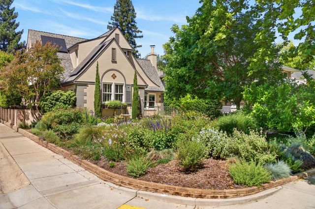 1216 38th St, Sacramento, CA 95816