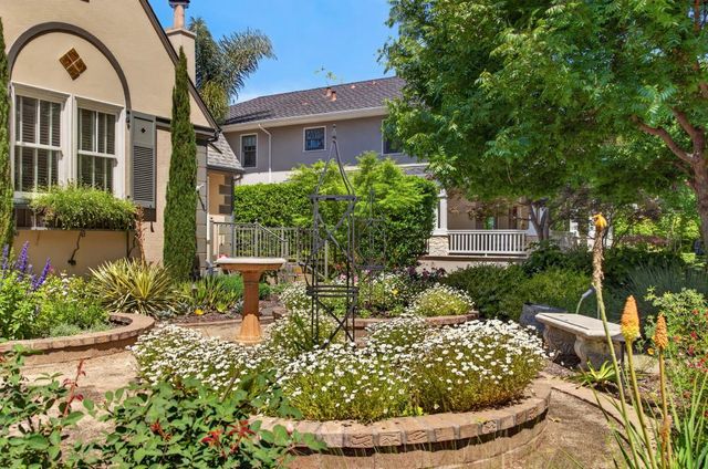 1216 38th St, Sacramento, CA 95816