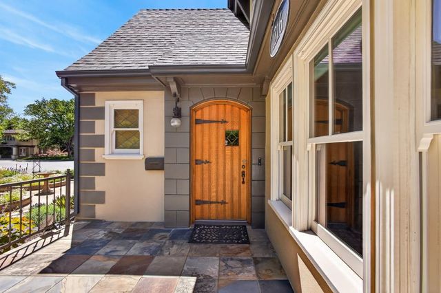 1216 38th St, Sacramento, CA 95816