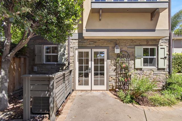 1216 38th St, Sacramento, CA 95816