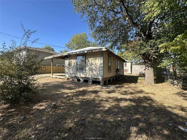 106 N Randolph Avenue, Bryan, TX 77803
