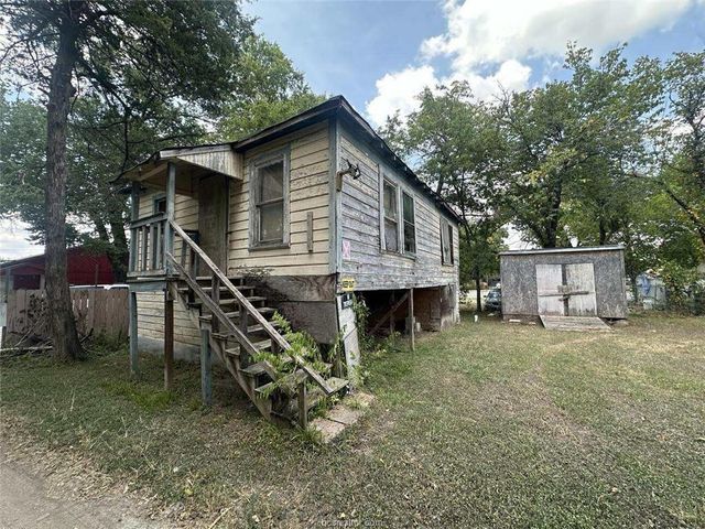 106 N Randolph Avenue, Bryan, TX 77803