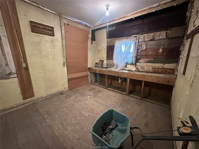 106 N Randolph Avenue, Bryan, TX 77803