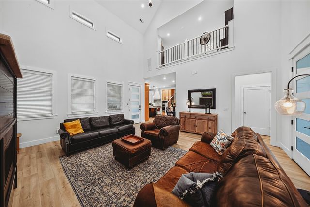 609 Atlanta SE Street, Gravette, AR 72736