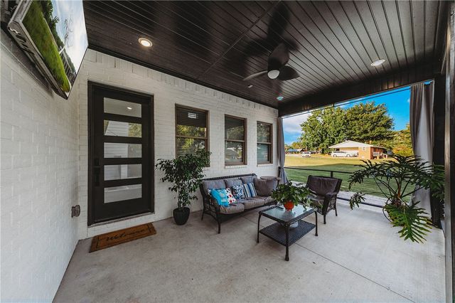 609 Atlanta SE Street, Gravette, AR 72736