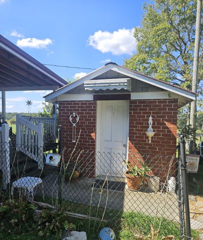 1332 Carthage Rd, Red Boiling Springs, TN 37150