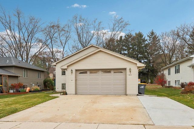 1810 Patricia LANE, Waukesha, WI 53188
