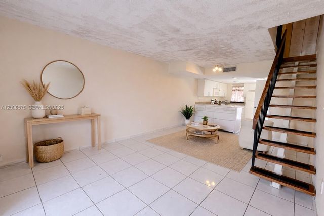 8870 Fontainebleau Blvd 409, Miami, FL 33172